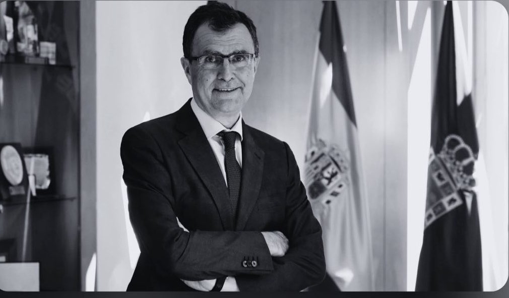 MCE237's tweet photo. Murcia está de luto por la pérdida de su alcalde, José Ballesta Germán, una gran persona y un servidor incansable que ha sabido llevar a Murcia a ser la ciudad que hoy conocemos, una ciudad que mira al futuro sin perder su esencia. Te echaremos de menos, alcalde; descansa en paz. https://t.co/S5tARvFKvr