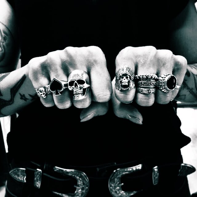Blackbat90's tweet photo. ㅤ

             𝙉𝙤, 𝙣𝙤 𝙢𝙚 𝙡𝙤𝙨 𝙦𝙪𝙞𝙩𝙤 𝙣𝙞 𝙥𝙖𝙧𝙖 𝙘𝙤𝙜𝙚𝙧
               #eddiemunson / #roleplay 

ㅤ https://t.co/sODGmhmA4x