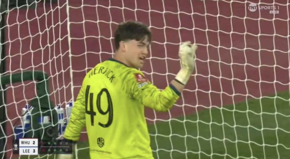 ShacksEAFC's tweet photo. @WestHam_Central This close to being okay actually https://t.co/rEGrX6aI4e