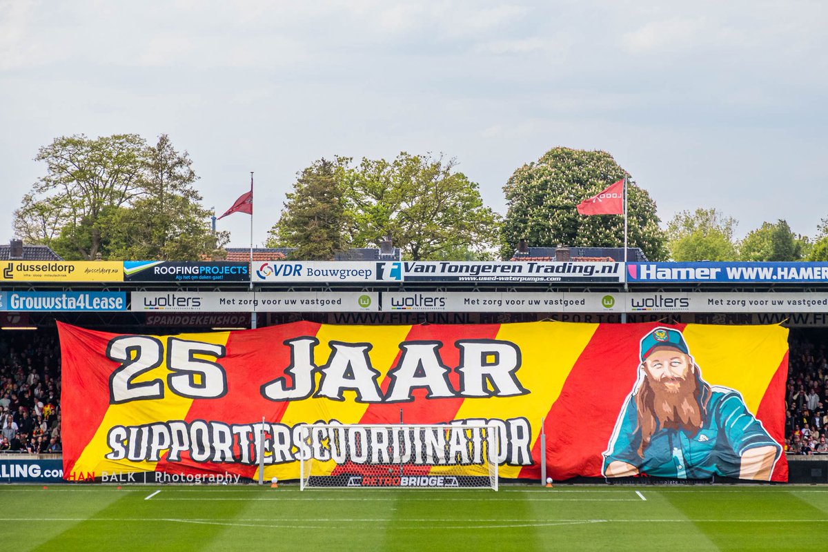 HanBalk's tweet photo. Gewoon de beste Supporterscoördinator! 🍻

Go Ahead Eagles - PSV 1-4
10-5-2026, Eredivisie (1st)
Stadion De Adelaarshorst
Deventer (NL)
#GAEpsv https://t.co/YWzkAQz0a6