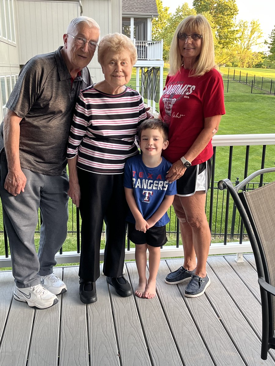 gbelcher1's tweet photo. Thank you for your unconditional love, sacrifice and support for our family, extended family and everyone you are associated with. You are a wonderful mother, grandmother and "mother figure" to so many. https://t.co/uHFehLDtav