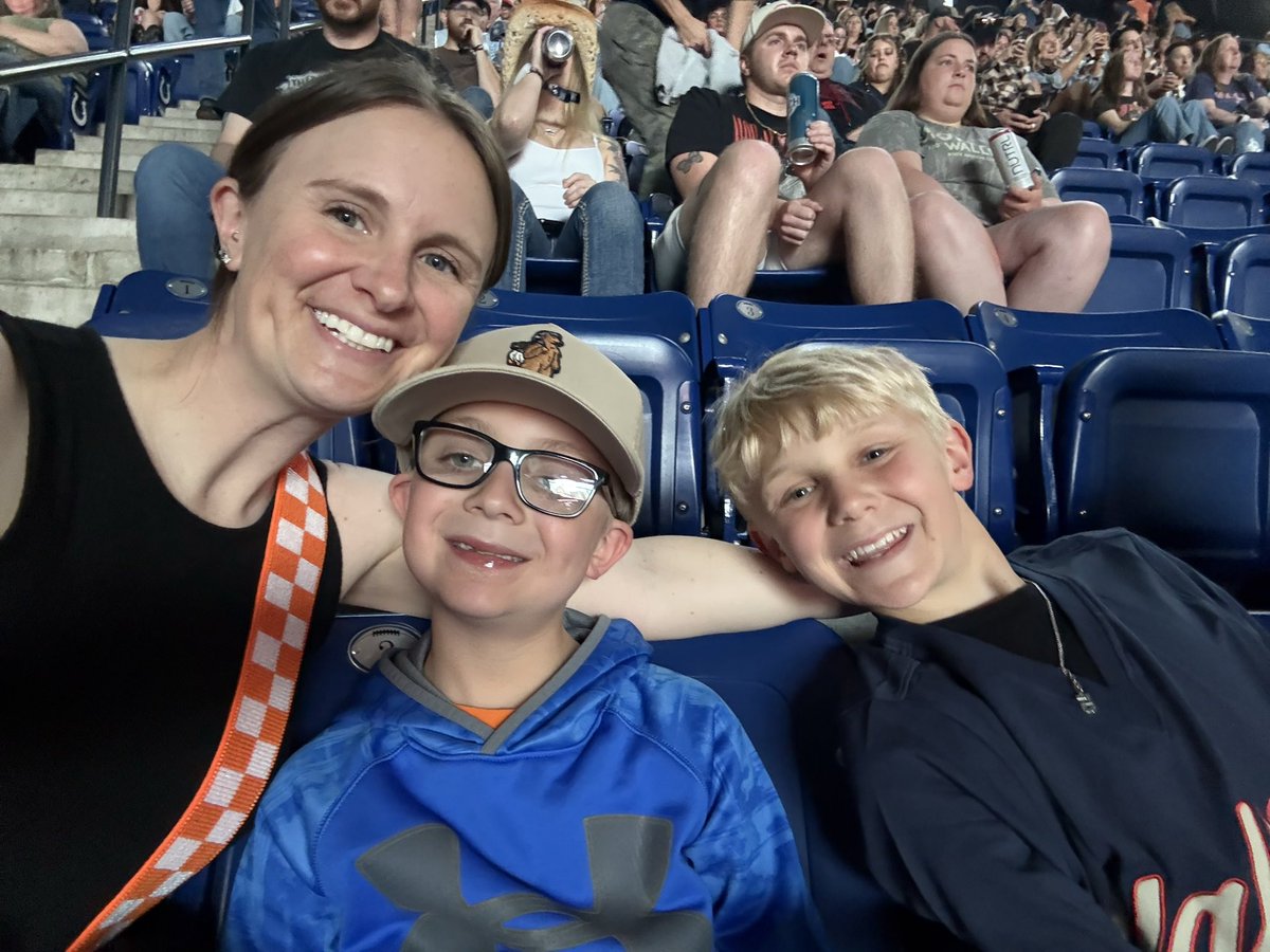MillerTM12's tweet photo. Happy Mother’s Day to my beautiful wife!

We love and appreciate everything you do for our family! ❤️ https://t.co/sV2tQ0RTUd