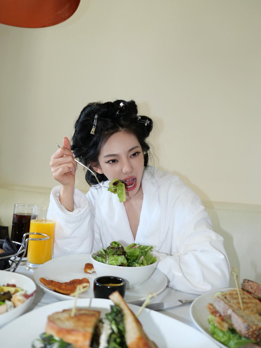 ningning pics tweet media