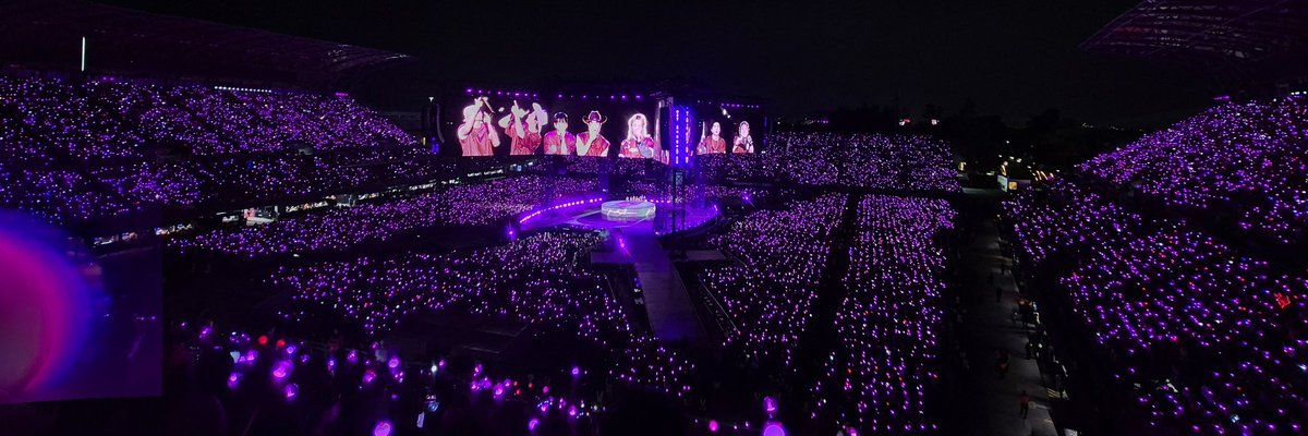 TK_EMM's tweet photo. No puedo describir cómo me siento.El día que llevo esperando desde 2021, por fin llegó.
Quizá no se compare con la antigüedad de otras armys, pero desde que los conocí algo dentro de mí se sintió completo. Y verlos y escucharlos en persona fue increíble.
#btsenméxico @bts_bighit https://t.co/8GV8STI3FD