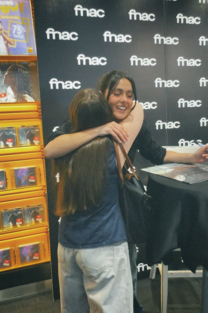 claudiagaleraa's tweet photo. mi persona favorita siempre, te quiero mucho, gracias a ti y a tu música por acompañarnos siempre y por haber compartido este proyecto increíble con nosotros💙 @chiaraoliver https://t.co/CyU0HDUS1c