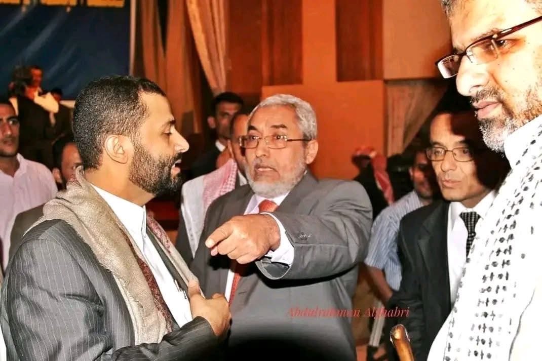 من المؤسف أن تحدث صفقات شخصية لإنقاذ البعض من سجون الح.وثيين بينما تركت شخصية سياسية مخضرمة مثل الأستاذ #محمد_قحطان الذي يشهد الجميع بمواقفه الوطنية بعيدا عن أي اهتمام 
#الوحده_اليمنيه #عوده_الاغتيالات_الى_عدن #الاباده_مستمره