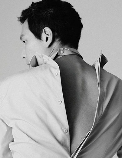 thinking abt jj's moles on his neck and back today. mmmm