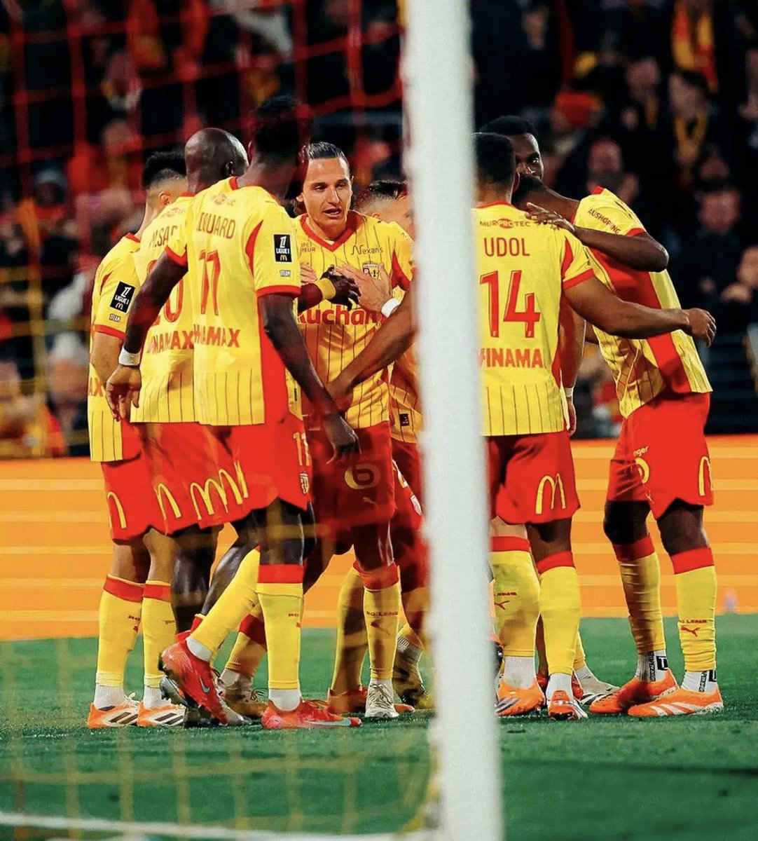 theocrlt2's tweet photo. Lens va retrouver la Ligue des champions la saison prochaine !

2e place assuré avec cette victoire. 

La dernière fois c’était en 23/24. https://t.co/9KBYz28UMP