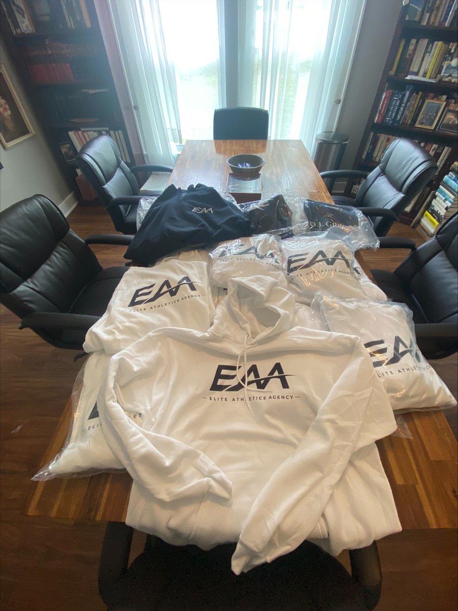 The_EAA_'s tweet photo. 🔥EAA HOODIES HAVE ARRIVED 🔥

Not for everybody. Just the ones putting in the work 🏈🏀⚾

#EliteAthletics #EAA https://t.co/K6mfdEomn8
