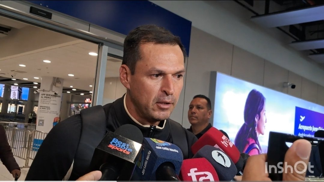 Jorge Araujo: "Yo lo hubiese sostenido todo el partido pese a la amarilla, pero fue un pedido más de él. Santamaría me dijo que el árbitro lo iba a botar en una próxima falta y nos lo dijo más de una vez en el entretiempo. Veníanos desgastados y en la Copa se juega a otro ritmo".