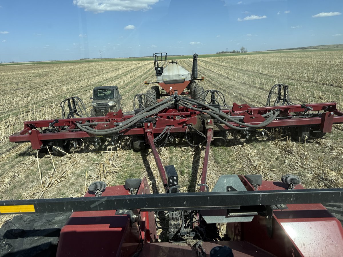 JoeBreker's tweet photo. Pair row 30” beans going into heavy pair row 60” corn stocks with over wintering covers. Fun and good for the soil! https://t.co/kJNCyZNCTJ
