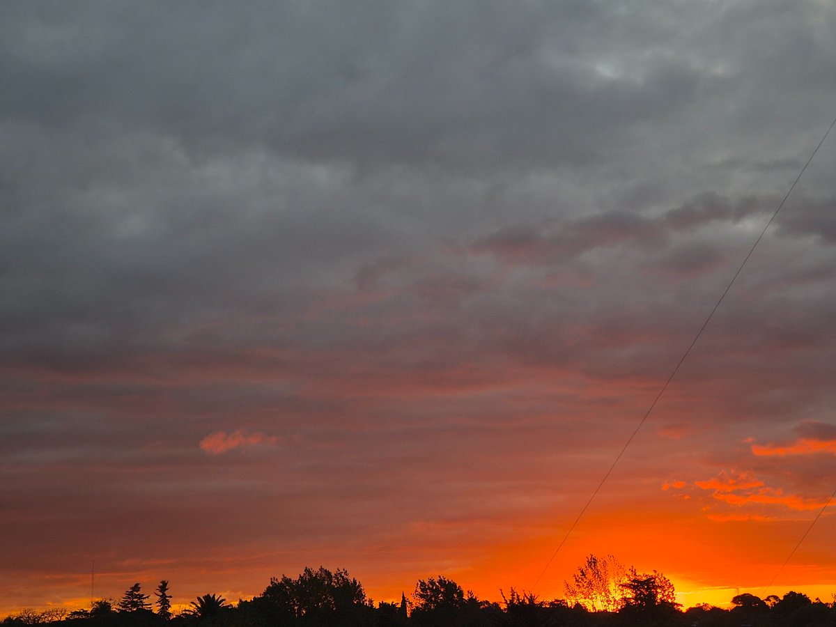 Algo de sol en este atardecer frío y lluvioso 💕