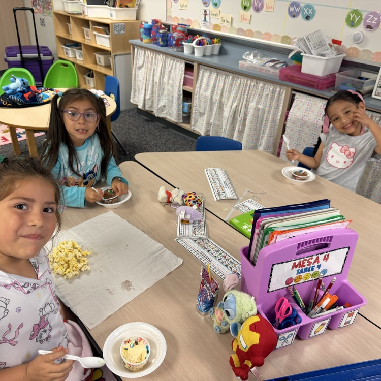 JeterElem's tweet photo. Comfy PJs + popcorn = the perfect Letter P day in Ms. Veliz’s class! 🍿✨ https://t.co/vYFSSh8J71