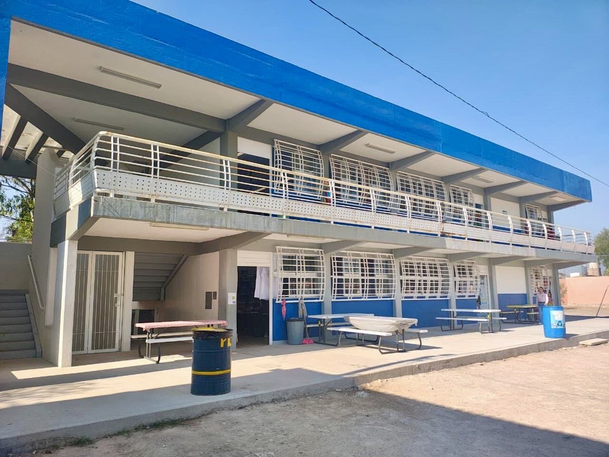 obragobgente's tweet photo. Escuelas más dignas para niñas, niños y jóvenes de #Guanajuato. 🏫 ✨
En #DoctorMora y #Victoria entregamos nueva aula, techado escolar y barda perimetral, beneficiando a más de mil estudiantes. 👏🏼 https://t.co/isbMpq39R0