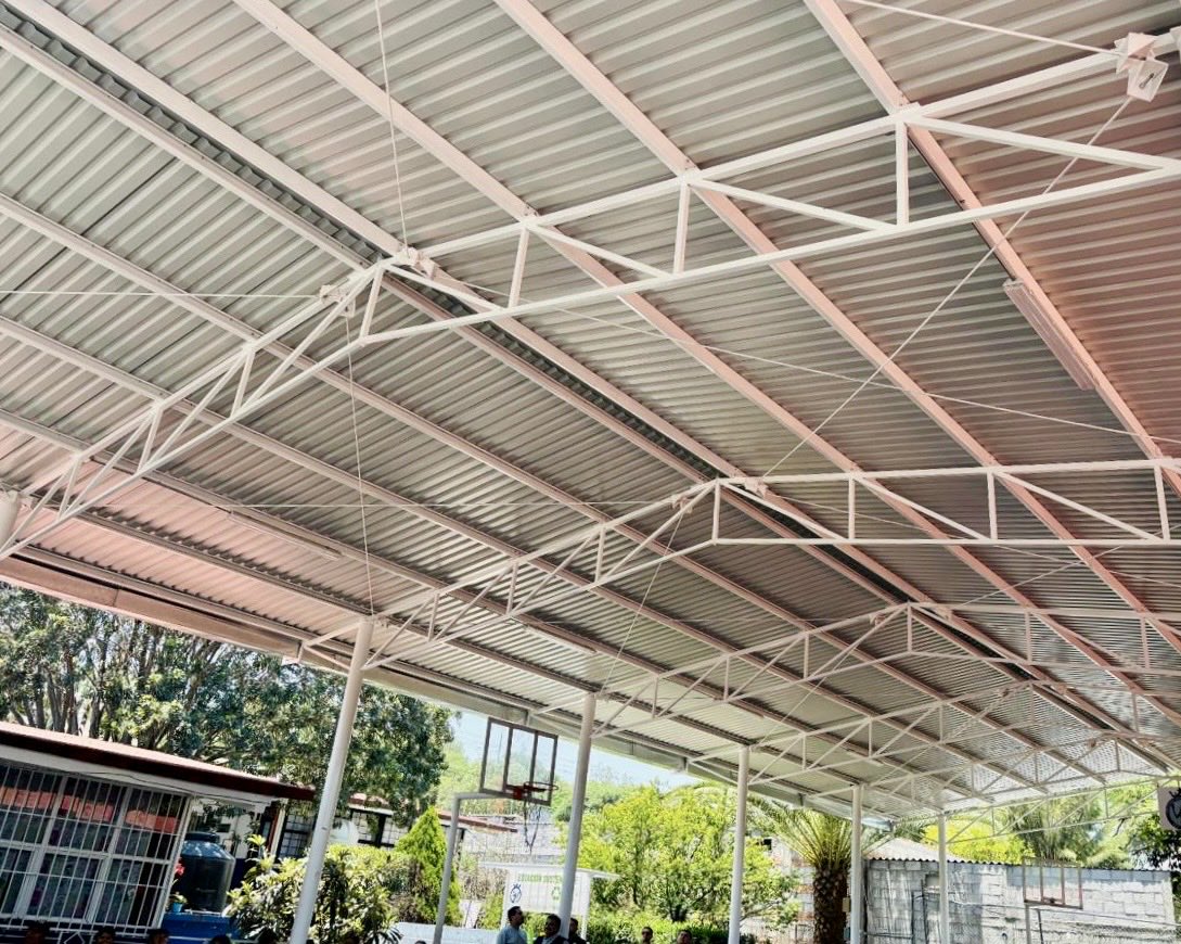 obragobgente's tweet photo. Escuelas más dignas para niñas, niños y jóvenes de #Guanajuato. 🏫 ✨
En #DoctorMora y #Victoria entregamos nueva aula, techado escolar y barda perimetral, beneficiando a más de mil estudiantes. 👏🏼 https://t.co/isbMpq39R0
