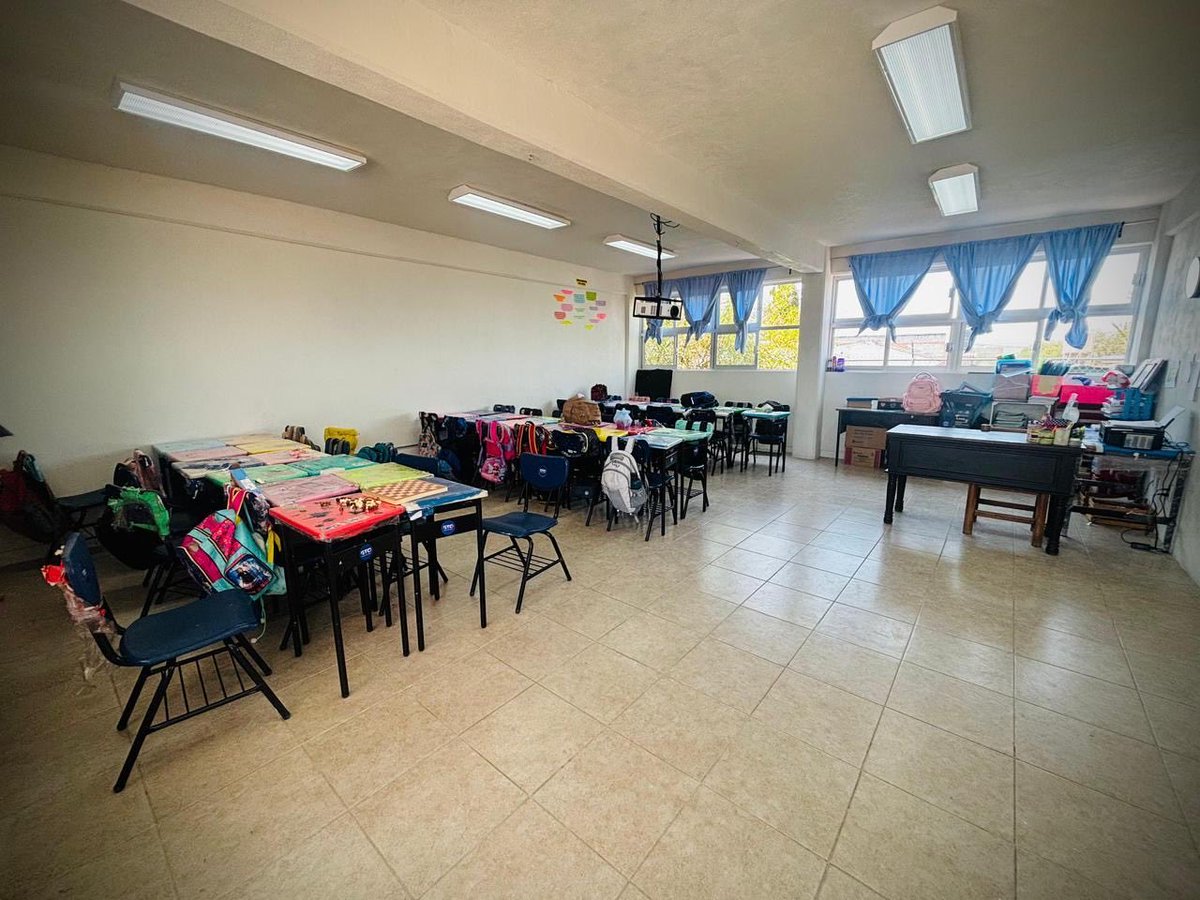 obragobgente's tweet photo. Escuelas más dignas para niñas, niños y jóvenes de #Guanajuato. 🏫 ✨
En #DoctorMora y #Victoria entregamos nueva aula, techado escolar y barda perimetral, beneficiando a más de mil estudiantes. 👏🏼 https://t.co/isbMpq39R0