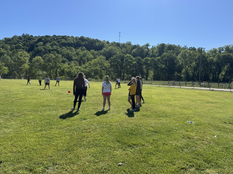 eagles_jcms's tweet photo. KSA Reward Day was a perfect mix of sunshine, fun games, laughing with friends and a school wide cookout!! https://t.co/dpRSAY5B9h