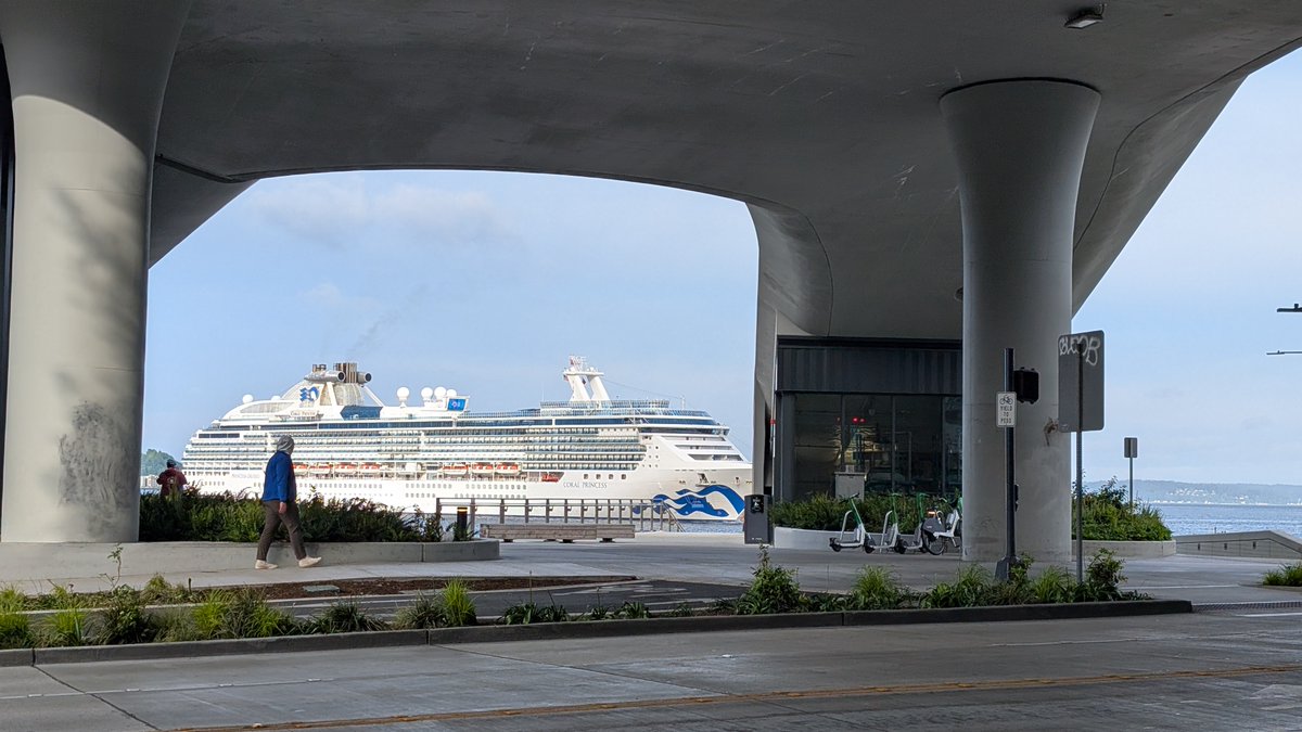 SeattleWaterfnt's tweet photo. The Seattle waterfront welcomes today's cruise passengers!  Walk from Pier 70 to the stadiums along our brand new waterfront promenade. https://t.co/CC7ohsLCF9