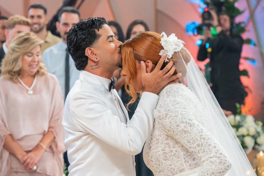 natdibello's tweet photo. @choquei pra comunidade 🏳️‍🌈 hoje

casal heteronormativo//casal lgbt https://t.co/h7veopGYjx