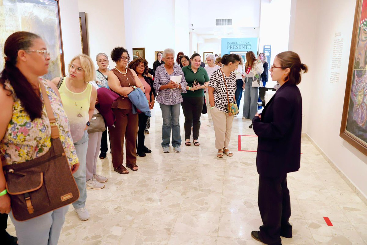 MuseoMAB's tweet photo. Hoy vivimos un VIERNES DE ORO inolvidable con el taller Cuidad y Florecer dirigido a adultos mayores. Desarrollamos esculturas de flores con materiales reciclados. 

¡Mira como la pasamos!

#museomab #adultosmayores #BayamónEsArte #museosdepuertorico https://t.co/24pqAWP3yy