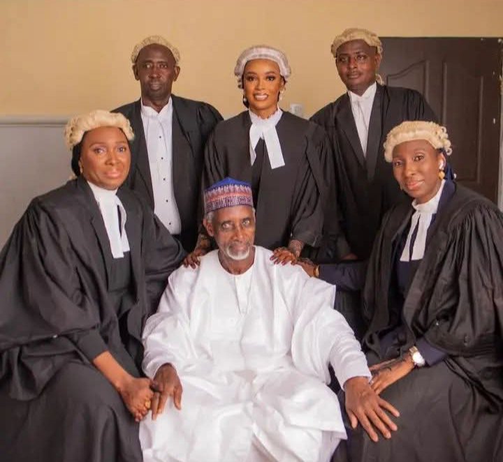 ShettimaDogo's tweet photo. Alhaji Babakano Aliyu Jada Uba Nagari 🙏

The ABK Family, 

(1) Professor Mohammed Babakano Aliyu Jada.
(2) Barrister Fadimatu Babakano Aliyu Jada.
(3) Barrister Adamu Babakano Aliyu Jada.
(4) Barrister Hadiza Babakano Aliyu Jada. 
(5) Barrister Bilkisu Babakano Aliyu Jada. https://t.co/gpvlGURE6y