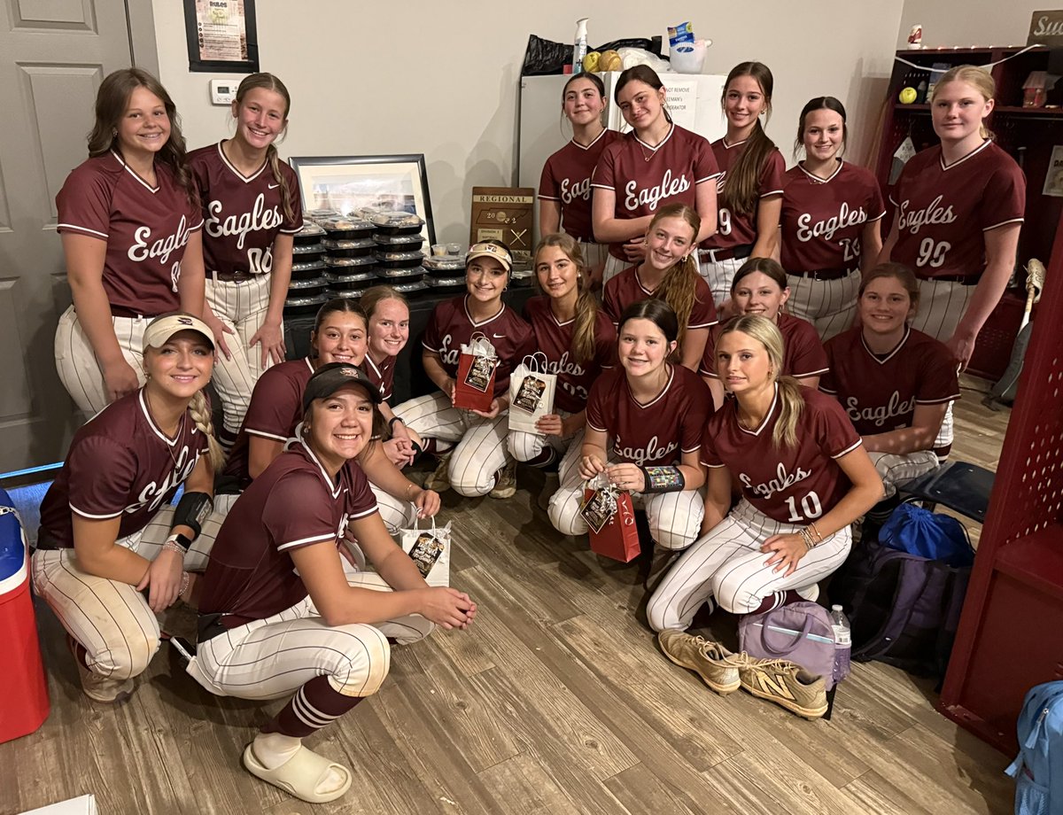EAGSoftball tweet media
