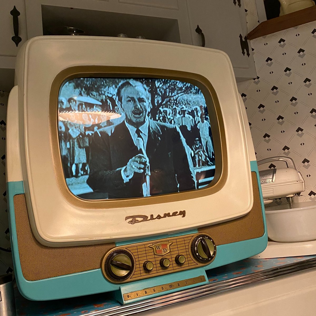 Disney Clips Guy tweet media