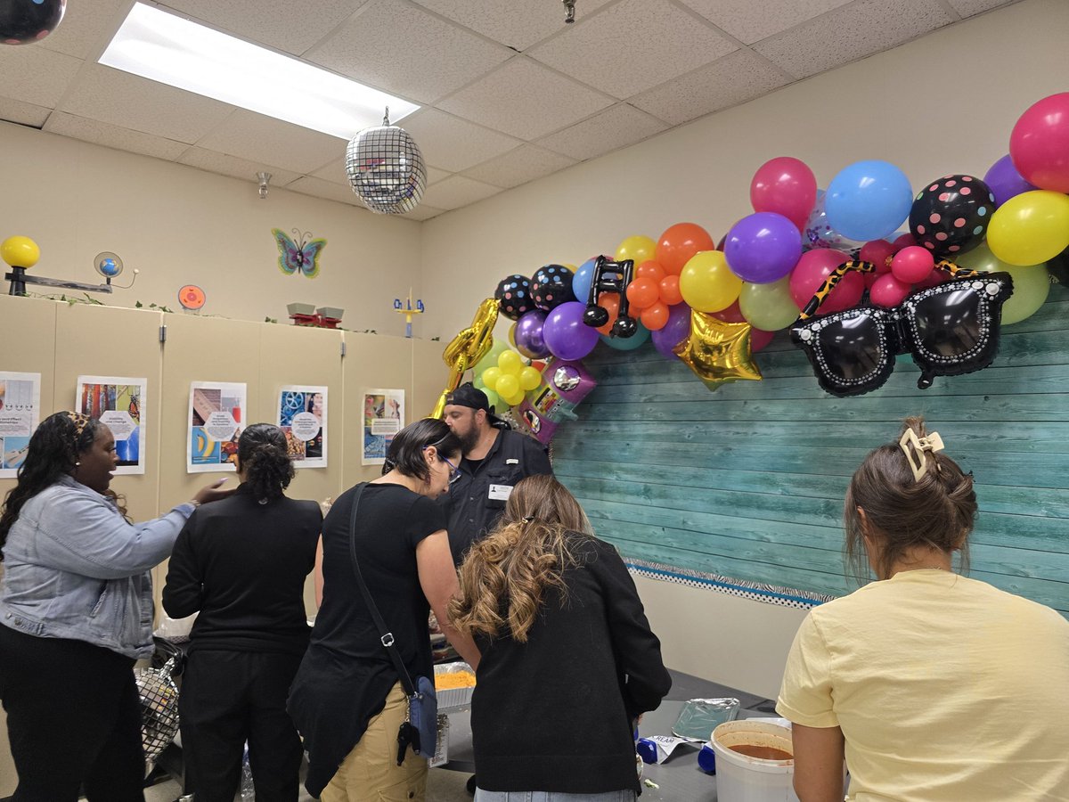 Rees Elementary (Performing & Visual Arts Academy) tweet media