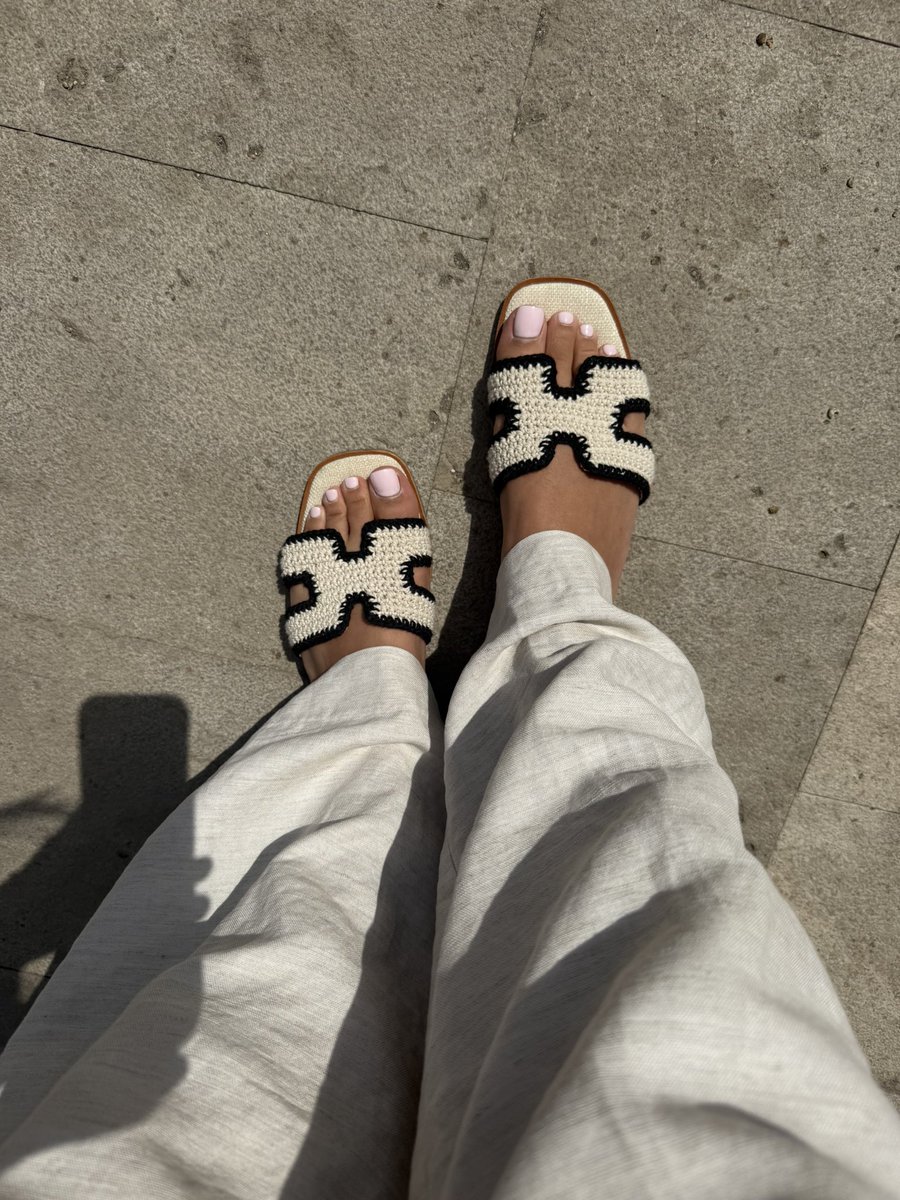TaliaSoleMate's tweet photo. Aren’t these the cutest sandals ever?! https://t.co/YoeM3KMuHT