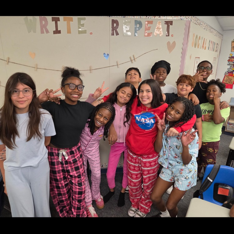 JeterElem's tweet photo. O was for Oreo Day and P was for Pajama Day in Ms. Wilder’s class! 🍪🛏️ https://t.co/576ZkCUnkd