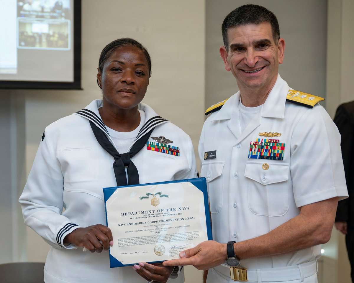 NavMedForDevCom's tweet photo. Bravo Zulu, HM1 Alisha Rogers! 🏆
Please join us in congratulating Rogers for being named the @NavyMedicine Sailor of the Year! Rogers is the leading petty officer for the Officer Programs division at the Navy Medicine Training Support Command. Congrats! https://t.co/IRLuK7eoTY