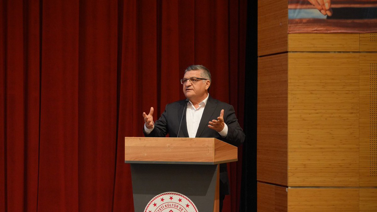 TCSinopValiligi's tweet photo. 🎥🎞️ 5. Sinop Film Festivali Gala Ödül Töreni Gerçekleştirildi.

📍 Sinop Kültür Merkezi

Kültür ve sanatın Karadeniz’deki önemli buluşma noktalarından biri haline gelen 5. Sinop Film Festivali, Gala Ödül Töreni ile sona erdi.

Kapanış programına; Valimiz Dr. Mustafa Özarslan, AK Parti Sinop Milletvekili Dr. Nazım Maviş, Sinop Belediye Başkanı Metin Gürbüz, Sinop Üniversitesi Rektörü Prof. Dr. Şakir Taşdemir, AK Parti Sinop İl Başkanı Yakup Üçüncüoğlu, festival sponsorları ile sanat ve sinema dünyasından çok sayıda davetli katıldı.

Festival kapsamında gerçekleştirilen değerlendirmeler sonucunda ödüller sahiplerini buldu.

Programda konuşan Valimiz Dr. Mustafa Özarslan;

“Sinop; tarihiyle, kültürüyle ve sanata ilham veren eşsiz atmosferiyle önemli bir kültür şehridir. Sinema ise toplumların hafızasını canlı tutan, insanı insana anlatan güçlü bir sanat dalıdır. Bu anlamlı festivale katkı sunan tüm sanatçılarımıza, yönetmenlerimize, emeği geçen kurumlarımıza ve organizasyon ekibine teşekkür ediyorum.” Dedi. 

@MehmetNuriErsoy
@mustafaozarslnn
@TCKulturTurizm
@SinemaGenelMd
#SinopFilmFestivali
#KültürSanat