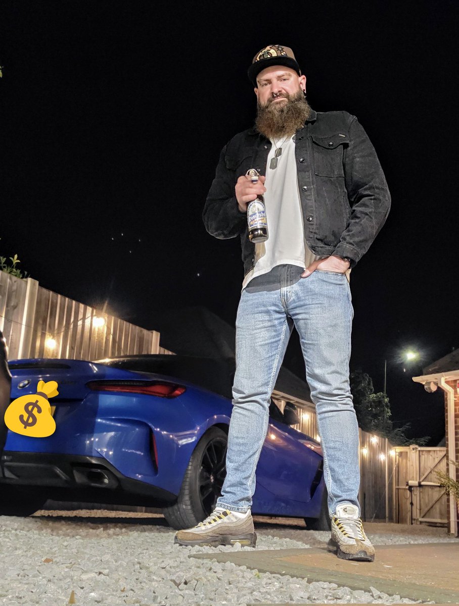 BossBiker's tweet photo. Friday beers with my 110s and a bottle of  Mönchshof https://t.co/1alZc6dbwj