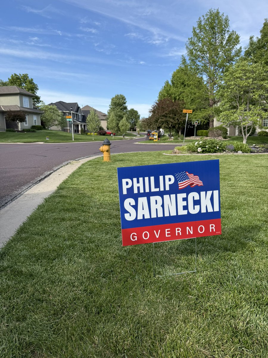 Philip_Sarnecki's tweet photo. 🚨🚨The MOMENTUM is BOOMING across the state! 

NOBODY wants a career politician as the next governor! 

Conservatives want a business leader and outsider! 

It’s WINNING TIME! https://t.co/EMqrXPX50W