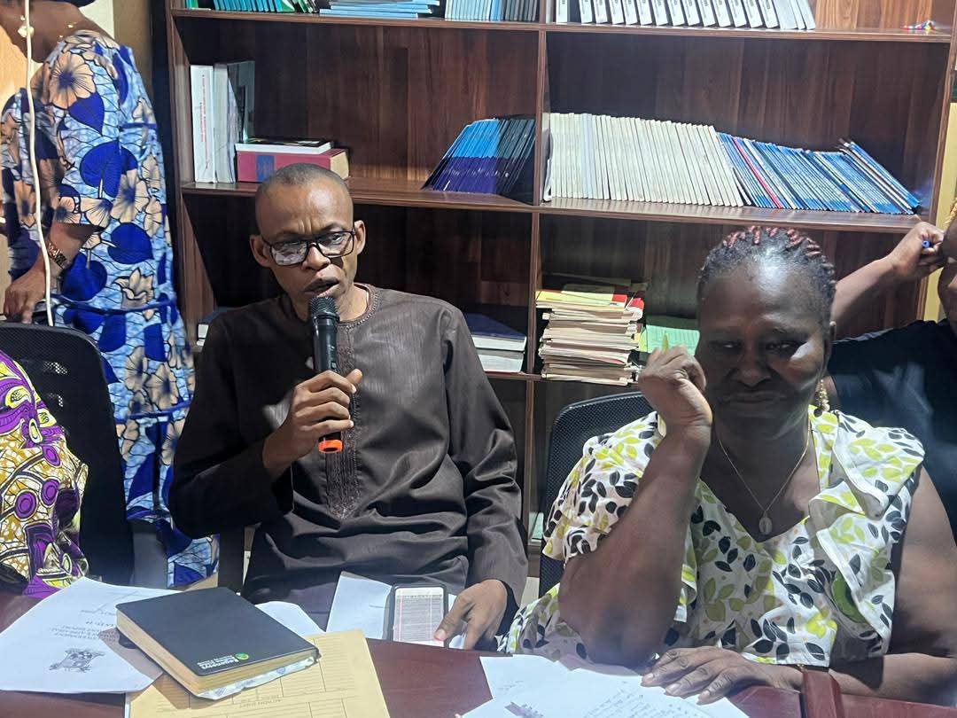 cmcikeja's tweet photo. Big clarity moment at the Citizens' Mediation Bureau (CMB) today as staff received a practical understanding of the SPADEV Reporting System.

#citizenmediationbureau #ForAGreaterLagos #PublicService #lagosstate https://t.co/qD3hrsbopF