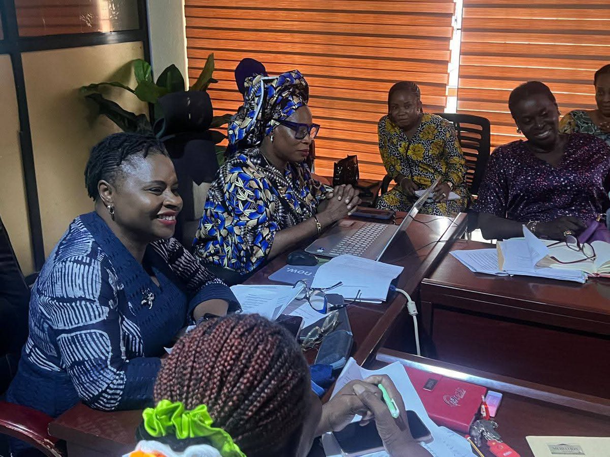 cmcikeja's tweet photo. Big clarity moment at the Citizens' Mediation Bureau (CMB) today as staff received a practical understanding of the SPADEV Reporting System.

#citizenmediationbureau #ForAGreaterLagos #PublicService #lagosstate https://t.co/qD3hrsbopF