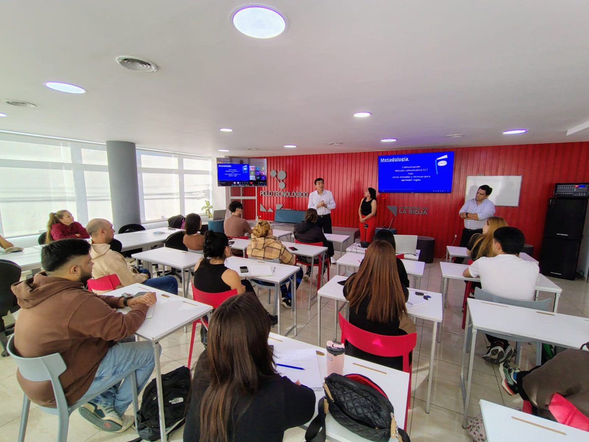 hugo_vera_'s tweet photo. Aprender inglés no es un lujo, es una herramienta clave para estudiar, trabajar y conectar con el mundo 🌎📚
Lanzamos Inglés A1/A2 impulsando una propuesta federal que busca garantizar acceso al conocimiento en toda la provincia.
Porque el futuro también se construye aprendiendo. https://t.co/jOLRn8RdJI