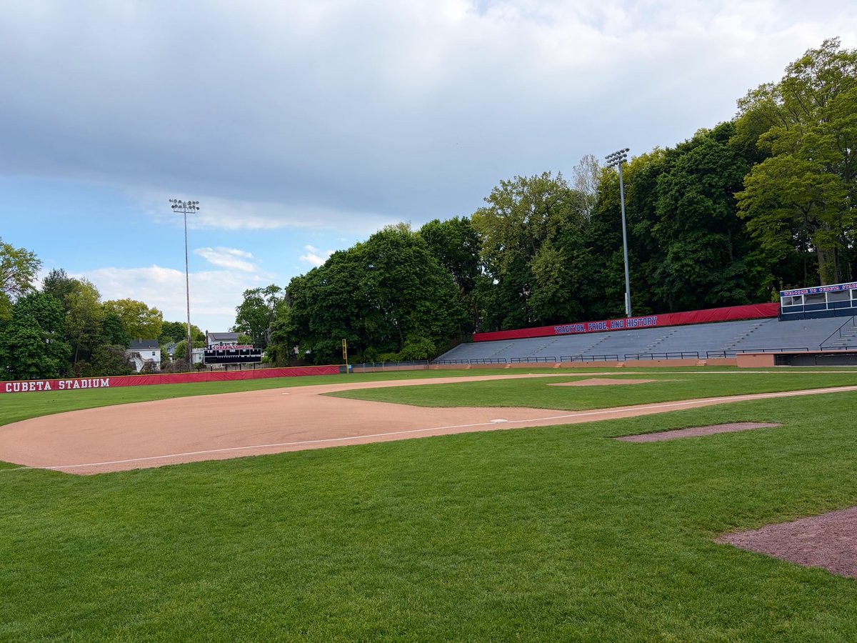 MTiscia's tweet photo. Calm before the storm. Big one for @New_Canaan_Base tonight under the lights at Cubeta vs Westhill #NCPride ⚾️🐏⚾️ #ctbase https://t.co/2v7UOiCB66