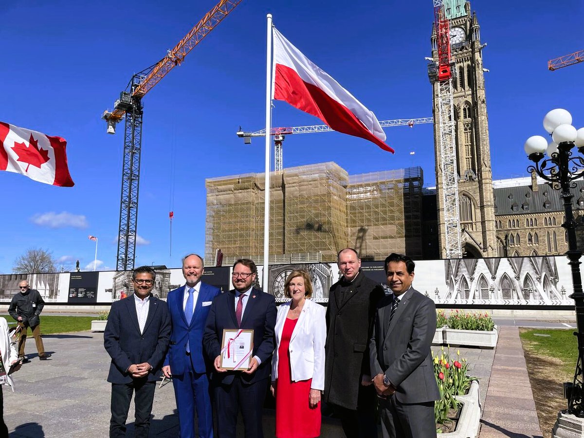 HelenaJaczek's tweet photo. It's Polish Heritage Month. As Chair of Canada-Poland Parliamentary Friendship Group, I took part in the raising of the Canadian &amp; Polish flags on Parliament Hill to honour the contributions of Polish Canadians &amp; the enduring bonds between our 2 countries. https://t.co/8x3WVIfxS8