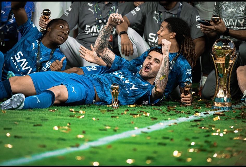 2i33i's tweet photo. الذهب للذهب
#الهلال #الهلال_و_أغلى_الكؤوس #الهلال_الخلود https://t.co/0LDFuG35nm