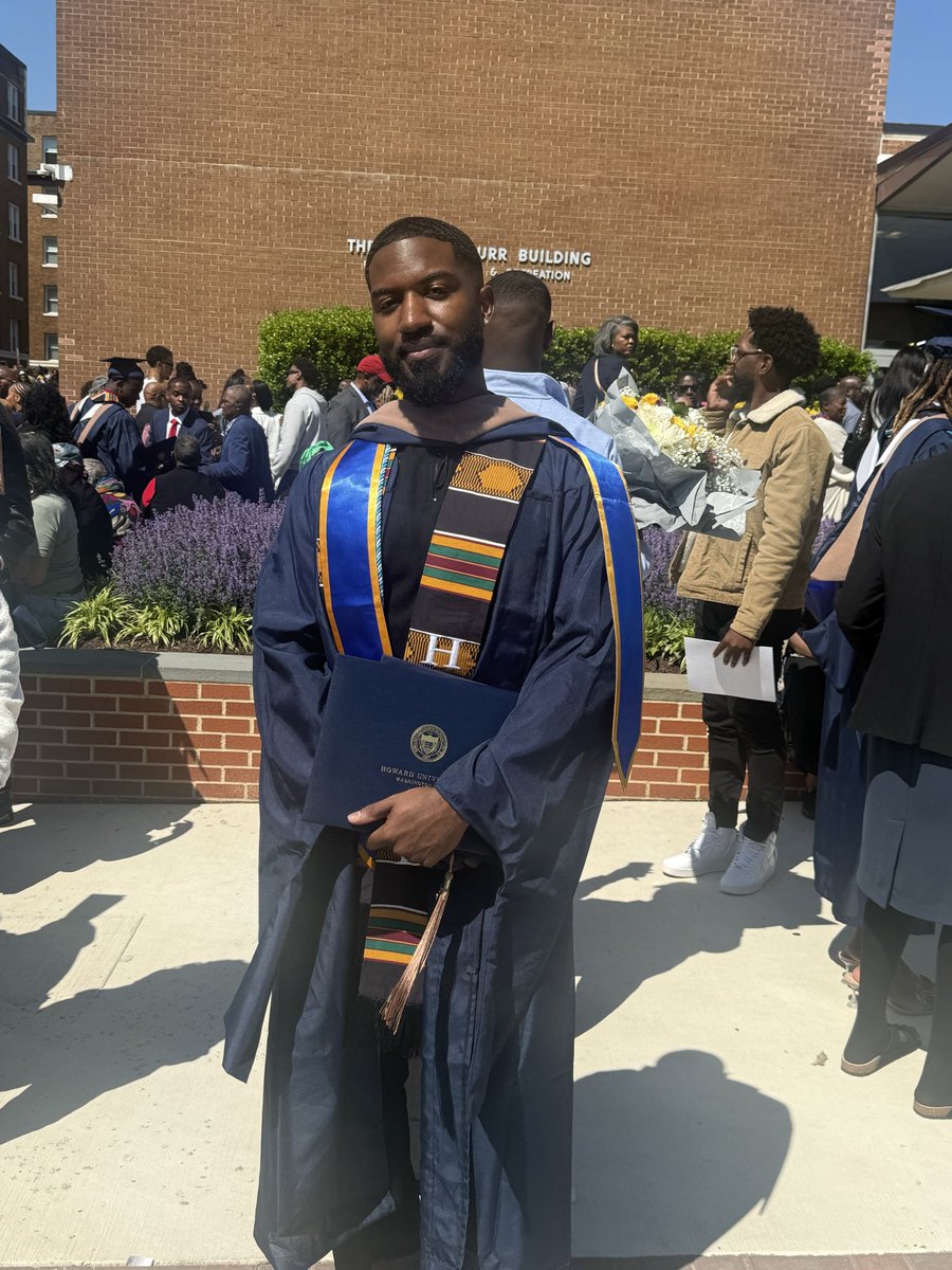 AP_ErikaDillard's tweet photo. So proud of my son for earning an MBA from Howard University! ❤️❤️❤️ #HUGrad #FamilyStrong #Congratulations https://t.co/mtM22fmnx9