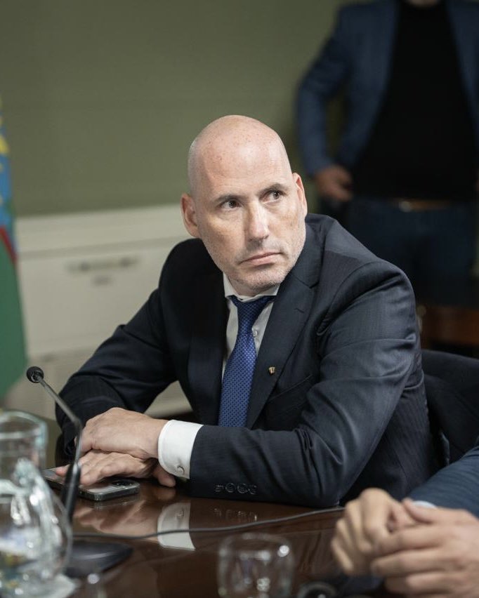 chubyleguizamon's tweet photo. Hoy se constituyó la Comisión de Legislación General en el @Senado_BA y es un honor asumir la Vicepresidencia. 🏛️

Un cuerpo clave para tratar las normas civiles, comerciales, penales y administrativas que impactan en los bonaerenses. Vamos a trabajar por leyes más sólidas. 🤝📈 https://t.co/9gIoSJJAdG