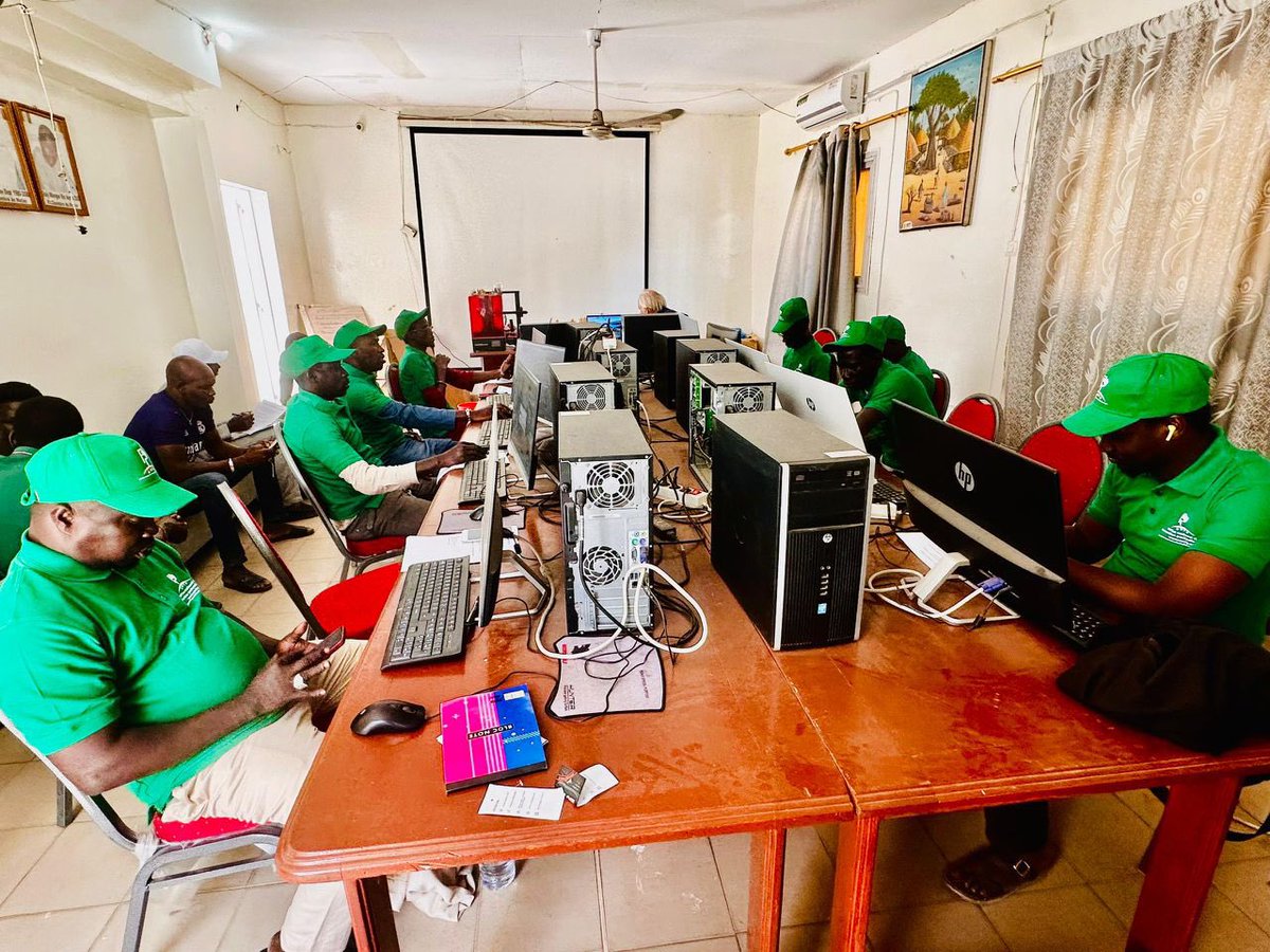 MLBara_LO's tweet photo. ONFP: Les bijoutiers de Louga formés en impression 3D ✅
Aujourd’hui, l’antenne de l’@ONFP_Officiel du Pôle Diourbel-Louga a effectué une mission d’évaluation à la suite de la formation en impression 3D appliquée à la bijouterie, au profit de l’association And Suxali Sunu Mecce / Section Louga.
L’impression 3D, en tant qu’avancée technologique majeure reposant sur un procédé innovant consistant à transformer un modèle numérique en objet réel, permettra aux bénéficiaires de réaliser des prototypes de haute qualité, de gagner en efficacité et de repousser les limites de la productivité.
En tant qu’opérateur de développement, l’ONFP continue d’adapter ses modules de formation aux exigences du marché actuel et de contribuer à la création d’une main-d’œuvre qualifiée.
#BaraLO #ONFP #Formation #Impression3D #Bijouterie