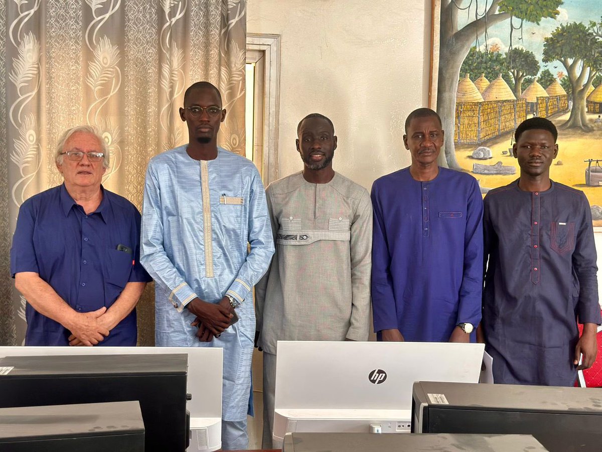 MLBara_LO's tweet photo. ONFP: Les bijoutiers de Louga formés en impression 3D ✅
Aujourd’hui, l’antenne de l’@ONFP_Officiel du Pôle Diourbel-Louga a effectué une mission d’évaluation à la suite de la formation en impression 3D appliquée à la bijouterie, au profit de l’association And Suxali Sunu Mecce / Section Louga.
L’impression 3D, en tant qu’avancée technologique majeure reposant sur un procédé innovant consistant à transformer un modèle numérique en objet réel, permettra aux bénéficiaires de réaliser des prototypes de haute qualité, de gagner en efficacité et de repousser les limites de la productivité.
En tant qu’opérateur de développement, l’ONFP continue d’adapter ses modules de formation aux exigences du marché actuel et de contribuer à la création d’une main-d’œuvre qualifiée.
#BaraLO #ONFP #Formation #Impression3D #Bijouterie