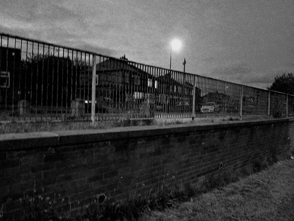 CarolinePo75107's tweet photo. Moody night lights at Wallsend.
 #Wallsend 
#NorthTyneside 
#Photography 
#Newcastle https://t.co/GMbT2Y8pAx