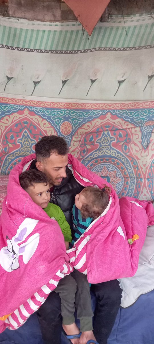 Kat_Zoe's tweet photo. Prices are unliveable in 🇵🇸

The crossing is blocked and very little aid enters

Scarcity = inflation

People are dying and we can save them

https://t.co/X29URQ0O1F

Help a family of 13 today (@mad05999) https://t.co/XjTjPzbTLz
