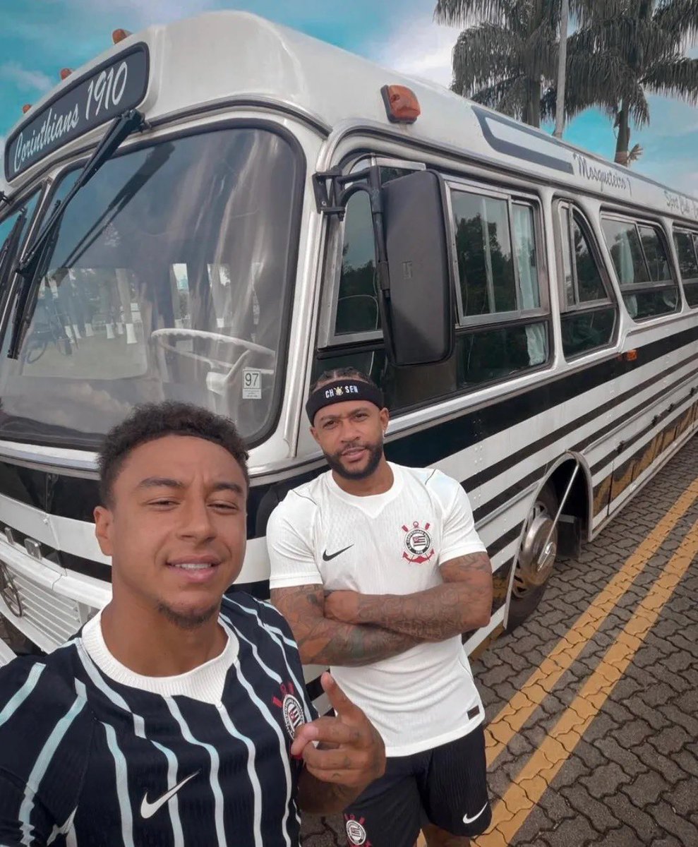 Pode falar o que quiser. Mas Lingard e Memphis no Corinthians é algo muito inacreditável pra quem acompanha o futebol europeu.