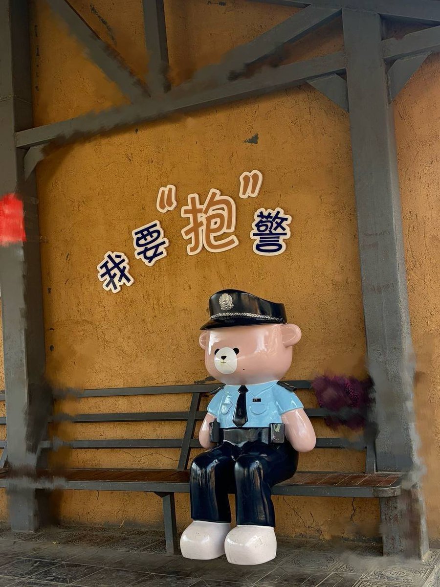 你们和它是不是想的一样，“想要抱警”！

好好好给你们抱，谁让我宠粉呢… https://t.co/NUu0DmTnK5