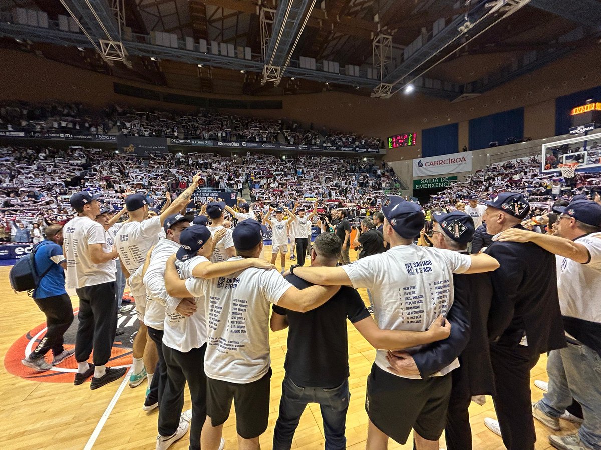 SD_Compostela's tweet photo. 👏 Moitos parabéns, @OBRADOIROCAB!!

Un ascenso máis que merecido!

Compostela é de ACB 🏀🙌

📸 @nacho_castano_

#NósNonFaltamos https://t.co/vs79TIJQZQ