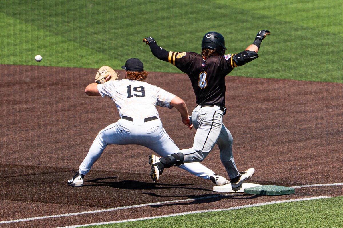 MWSUGriffons's tweet photo. A season to be proud of ⚾️

Griffon Baseball's season ended with a 14-1 loss to Emporia State in MIAA tournament semifinals Friday in Edmond.

MoWest turns in its winningest season since 2018 and its deepest postseason run since '17.

📰 https://t.co/bT4ZlS1ox4

#GriffUp 🦅🦁 https://t.co/dA6hqC7Us5